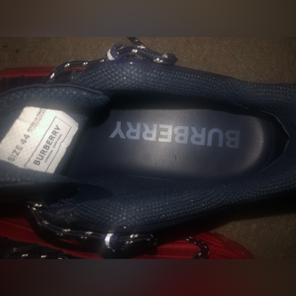 Burberry size 44 no box no scuffs no creases basically brand new will ship - Picture 4 of 6